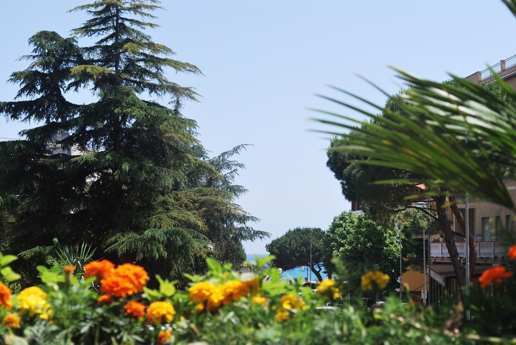 Hotel Galleano Laigueglia Buitenkant foto