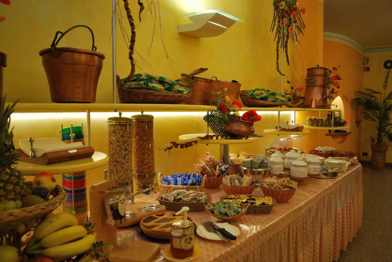 Hotel Galleano Laigueglia Buitenkant foto